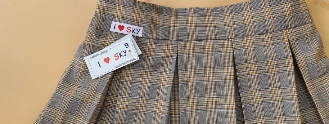 Chân váy xếp ly kèm quần